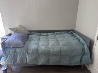 Chadlee Upholstered Daybed