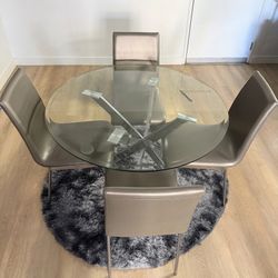 Glass Dining Table With Chairs And Rug