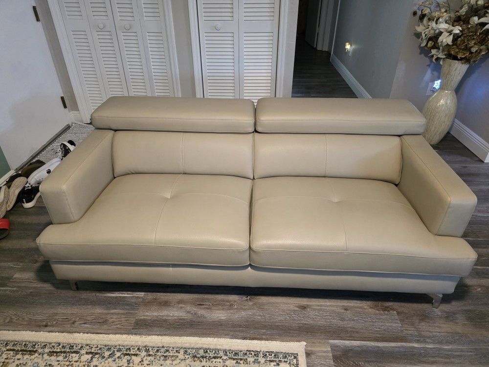 City furniture Marquez Taupe Micro Right Chaise Sectional