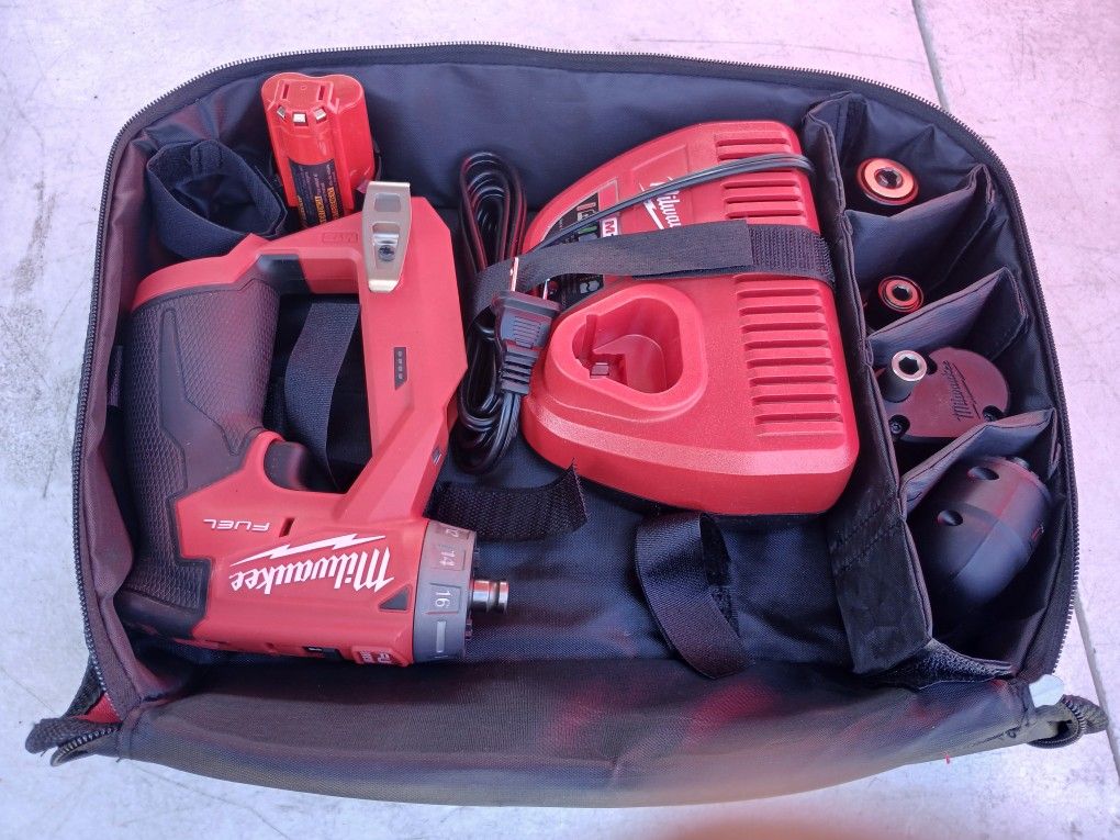 Taladro Milwaukke 12v Multi Usu Bateria Y Cargador