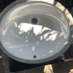 Oval sink