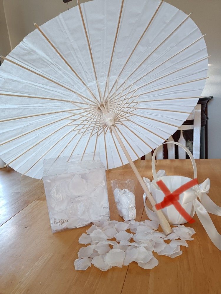 Flower girl accessories silk faux flower petals & paper parasol
Condition for all items is used
Details for each item:
White silk flower petals for