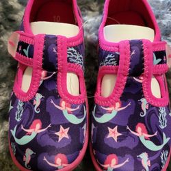 GIRLS POOL AND PLAY SHOES