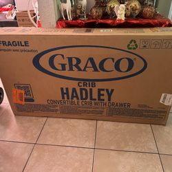 Baby Crib With Accessories 