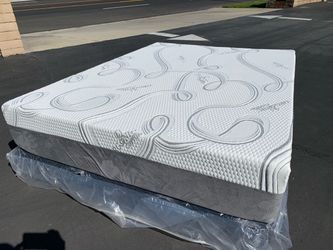 King organic cool gel memory foam mattress!!