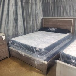 Queen Bedroom Set With Matching Dresser And Mirror (New)