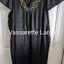 Womans Black Vassarette Soft Nylon Nightgown Vintage XL, Probably A Large In Todays Sizes. Bust 42