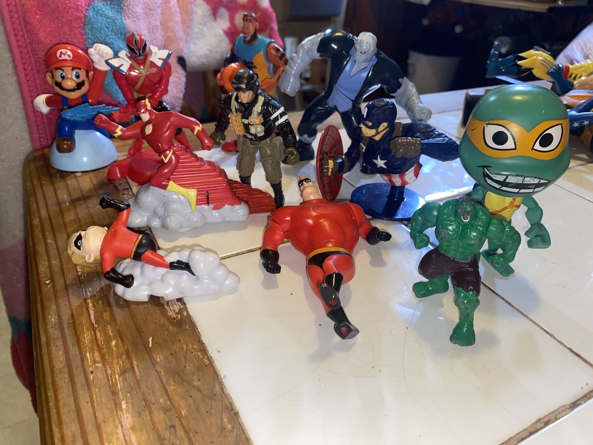 Assorted superheroes