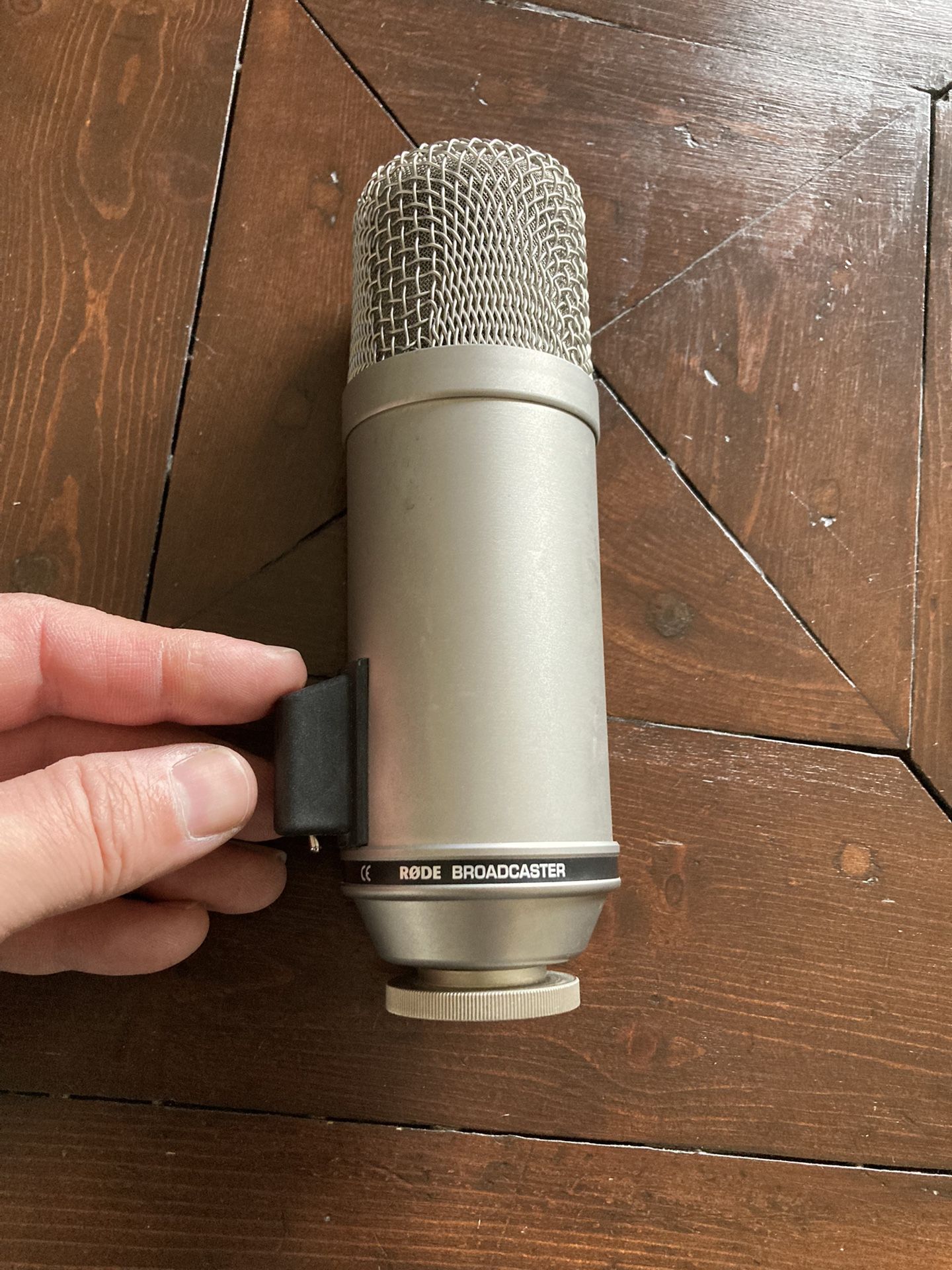 Rode Broadcaster Large-Diaphragm Condenser Microphone, Silver