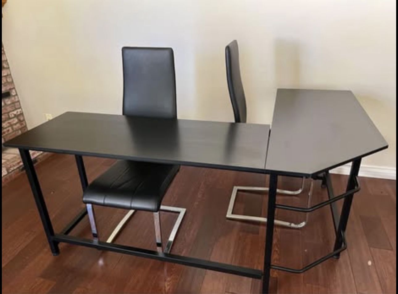 L-shaped table/desk