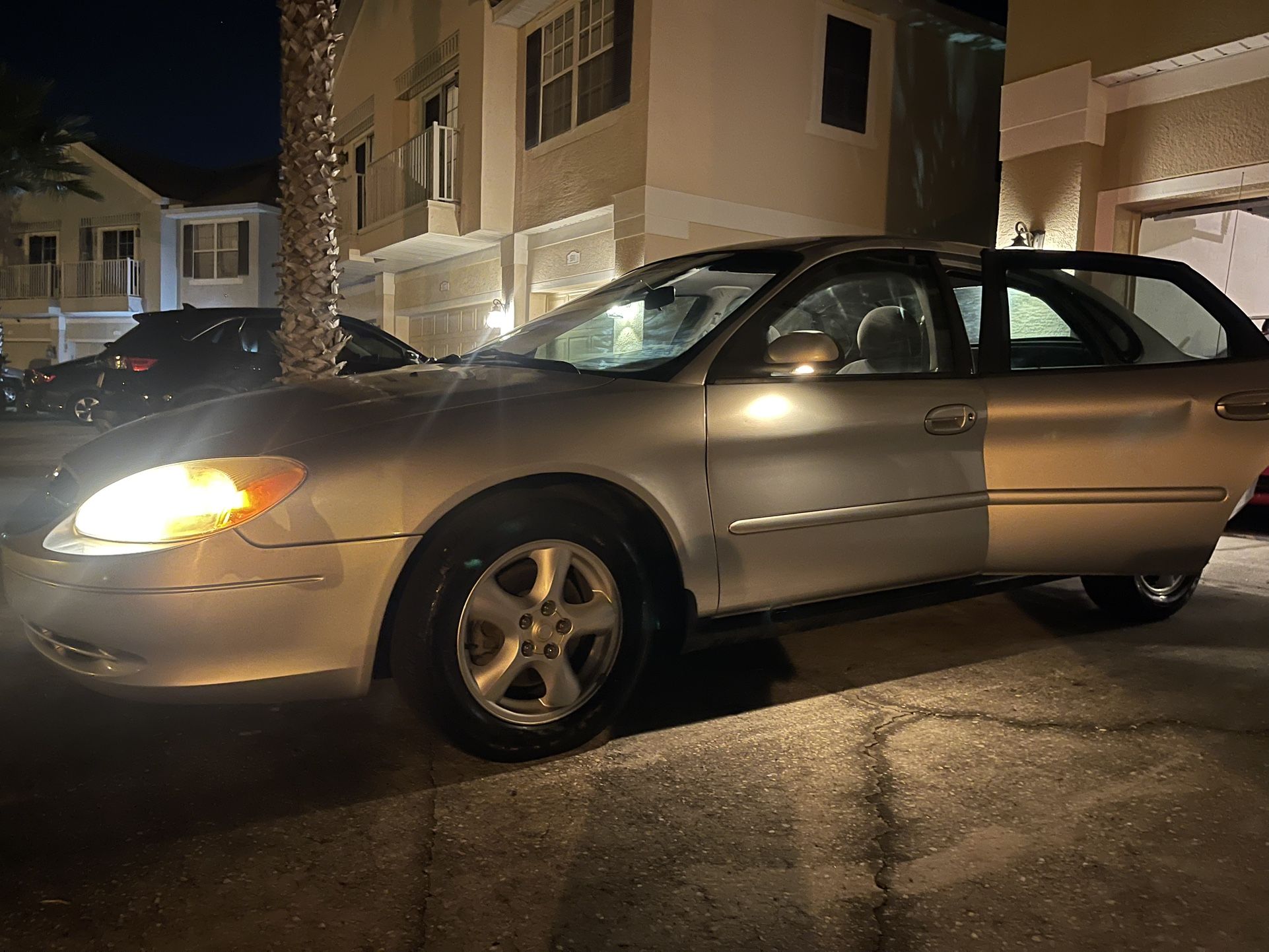 2004 Ford Taurus