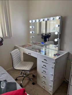 Vanity Mirror Set
