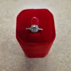 14k White Gold Round Diamond Halo Ring