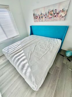 King Size Mattress – Great for Airbnb or Guest Room