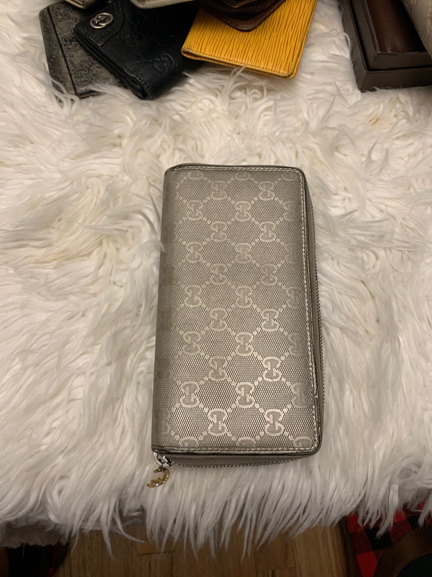 Authentic gucci wallet