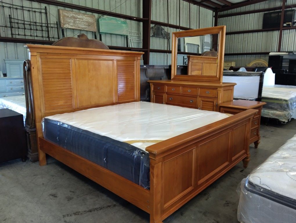 Beautiful King Bedroom Set 