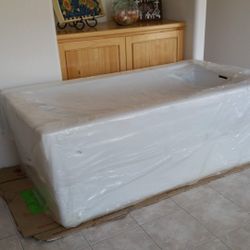 Freestanding Soaking Bathtub