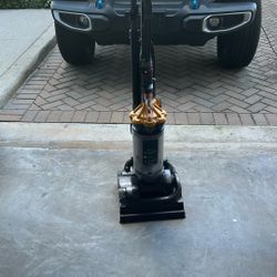 Dyson DC33 Multi floor Cyclone Vacuum cleaner