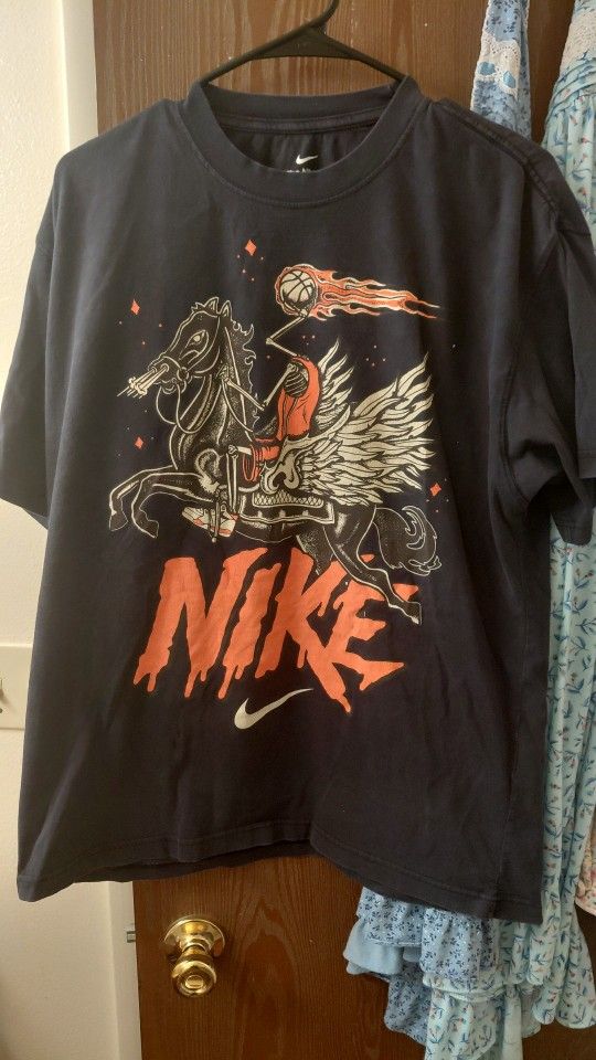 Nike Vintage Black Large