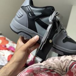 OFF-WHITE Out Of Office Black gradient EU 42 (Men’s Size 9) 