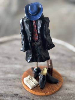  Decorative Men’s Fashion Collection Resin Figurine ~Clothes Stand  W/ Suit And Accessories~Hat~Shoes~Shirt~Briefcase 