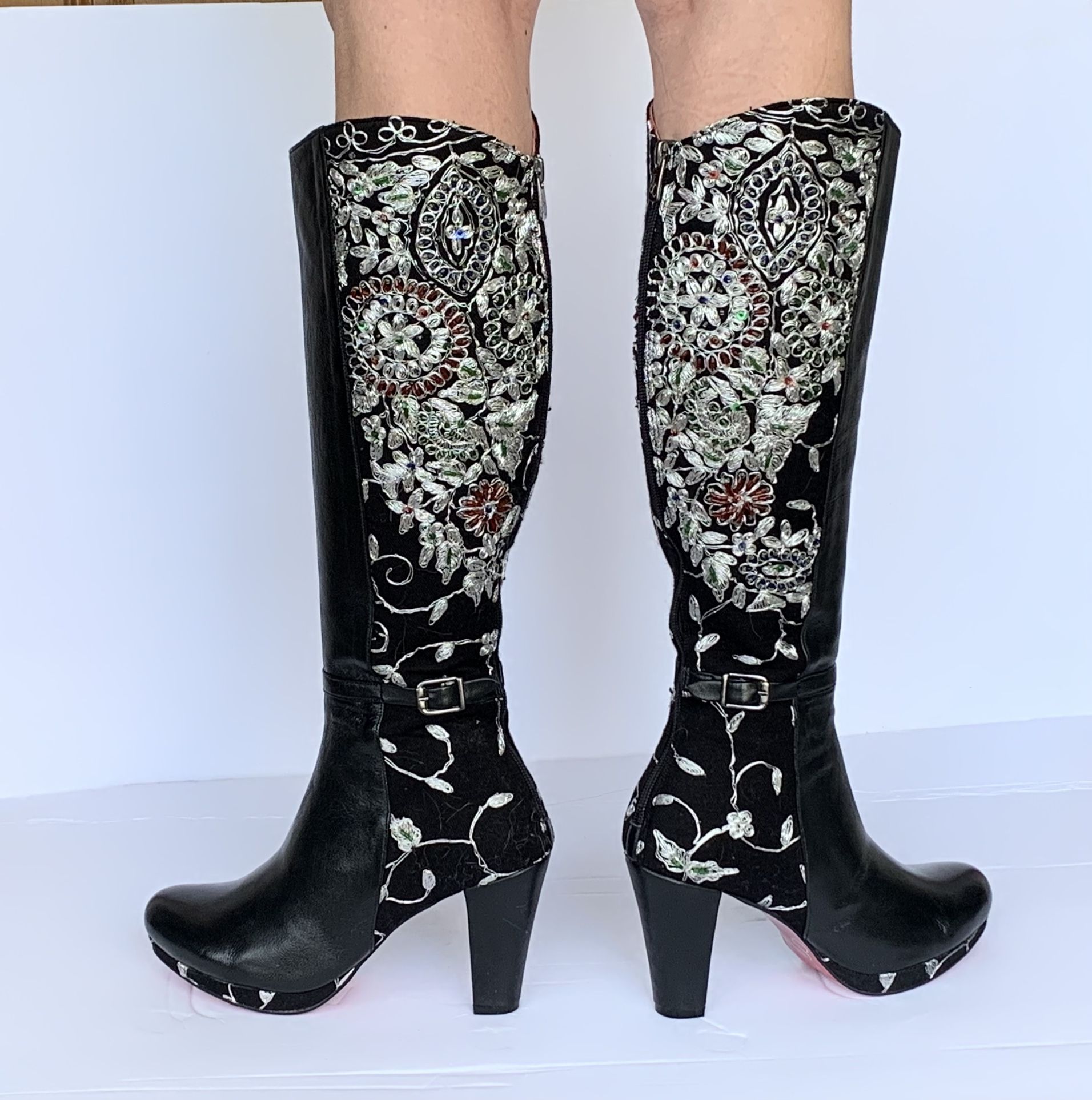 Stunning, Leather And Suede Designer Boots. NEW