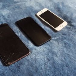 3 iPhones 