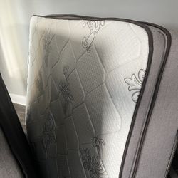 Used Queen Size Mattress 