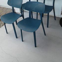 4 Plastic chairs Set
