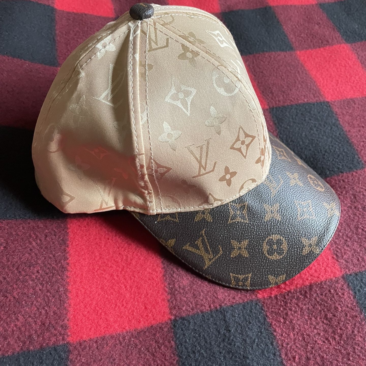 Louis Vuitton Beanie for Sale in Grand Rapids, MI - OfferUp