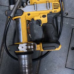 Cordless greaser gun