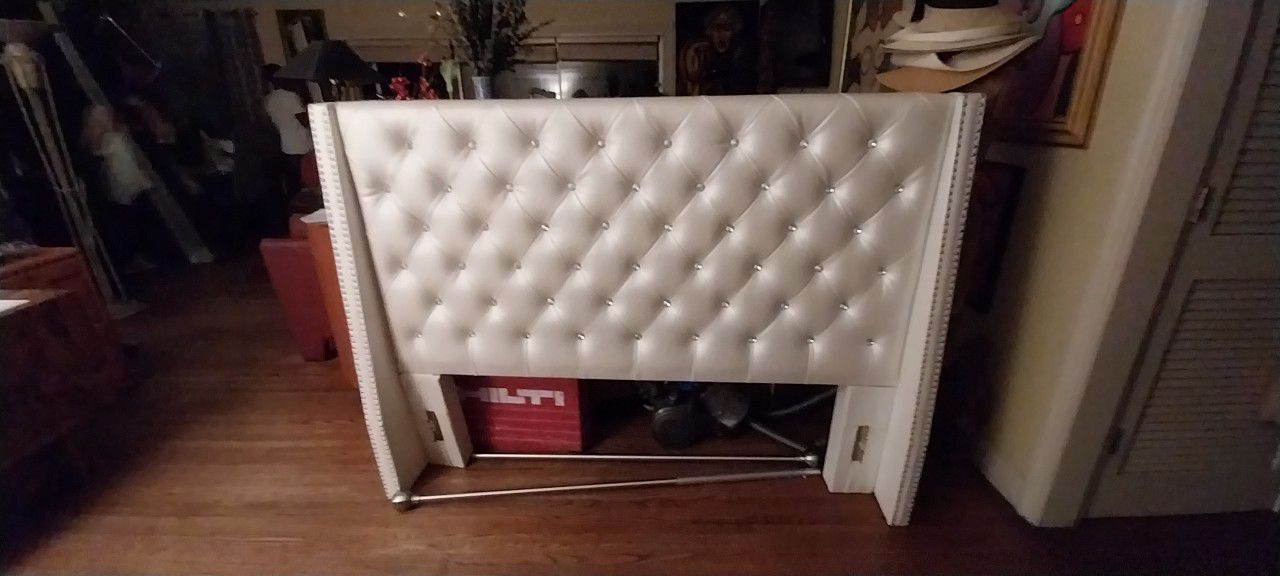 QUEEN SIZE BED FRAME HEADBOARD AND RAILS