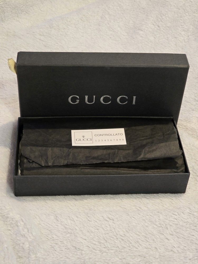 GUCCI WOMEN'S BLACK PATENT LEATHER WALLET