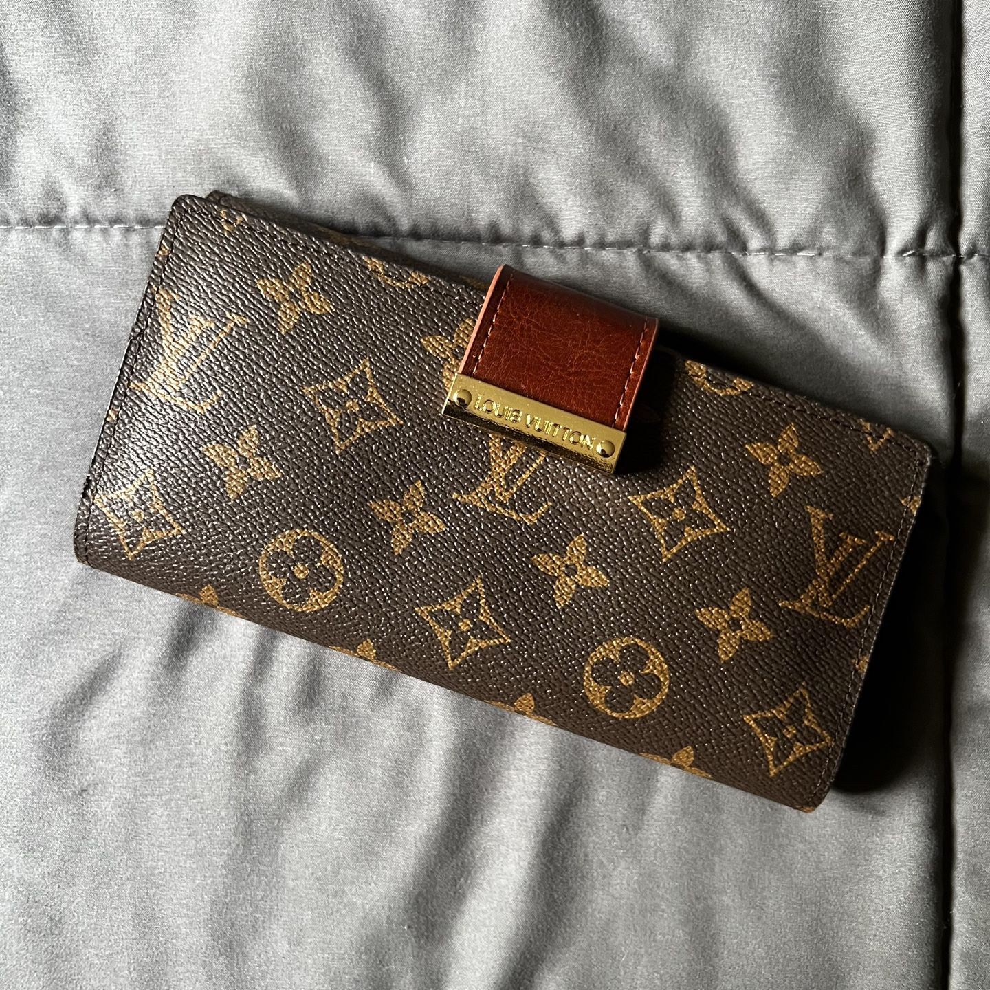 Lv Wallet for Sale in Marblehead, MA - OfferUp