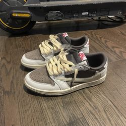 Jordan 1 Low Travis Scotts