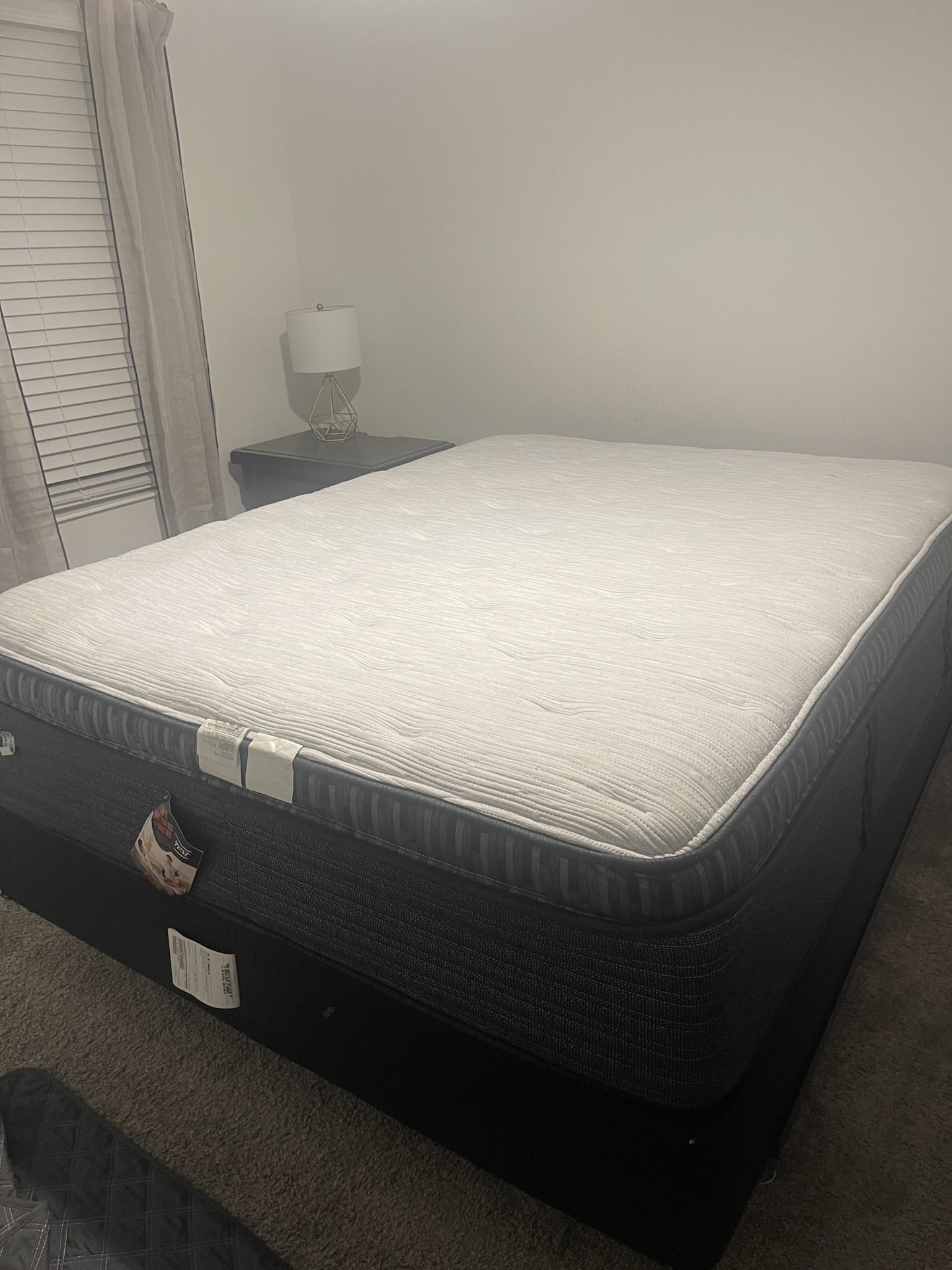 Queen Bed for Sale in Kissimmee, FL OfferUp