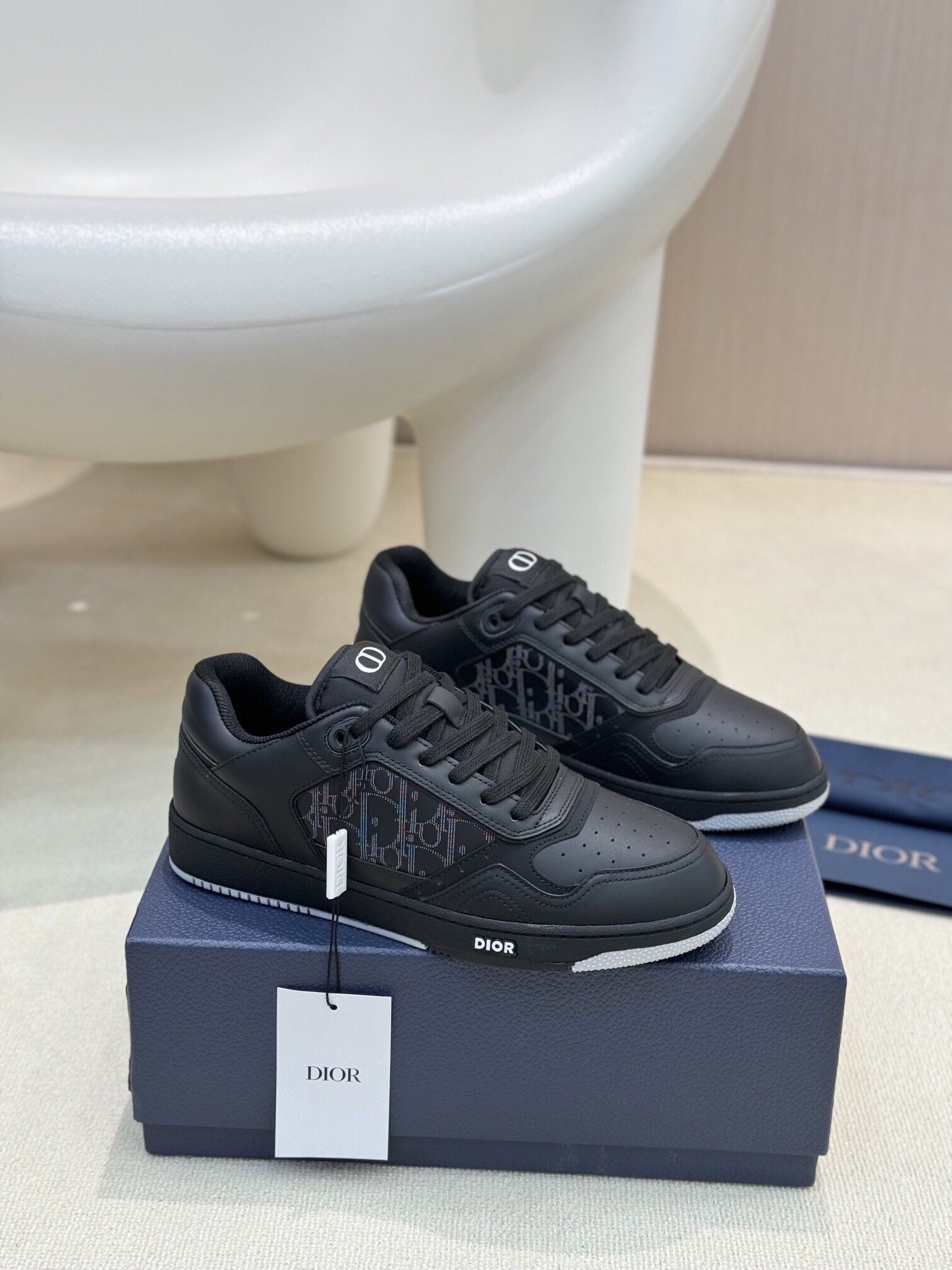 Christian Dior Men’s Sneaker With Box New