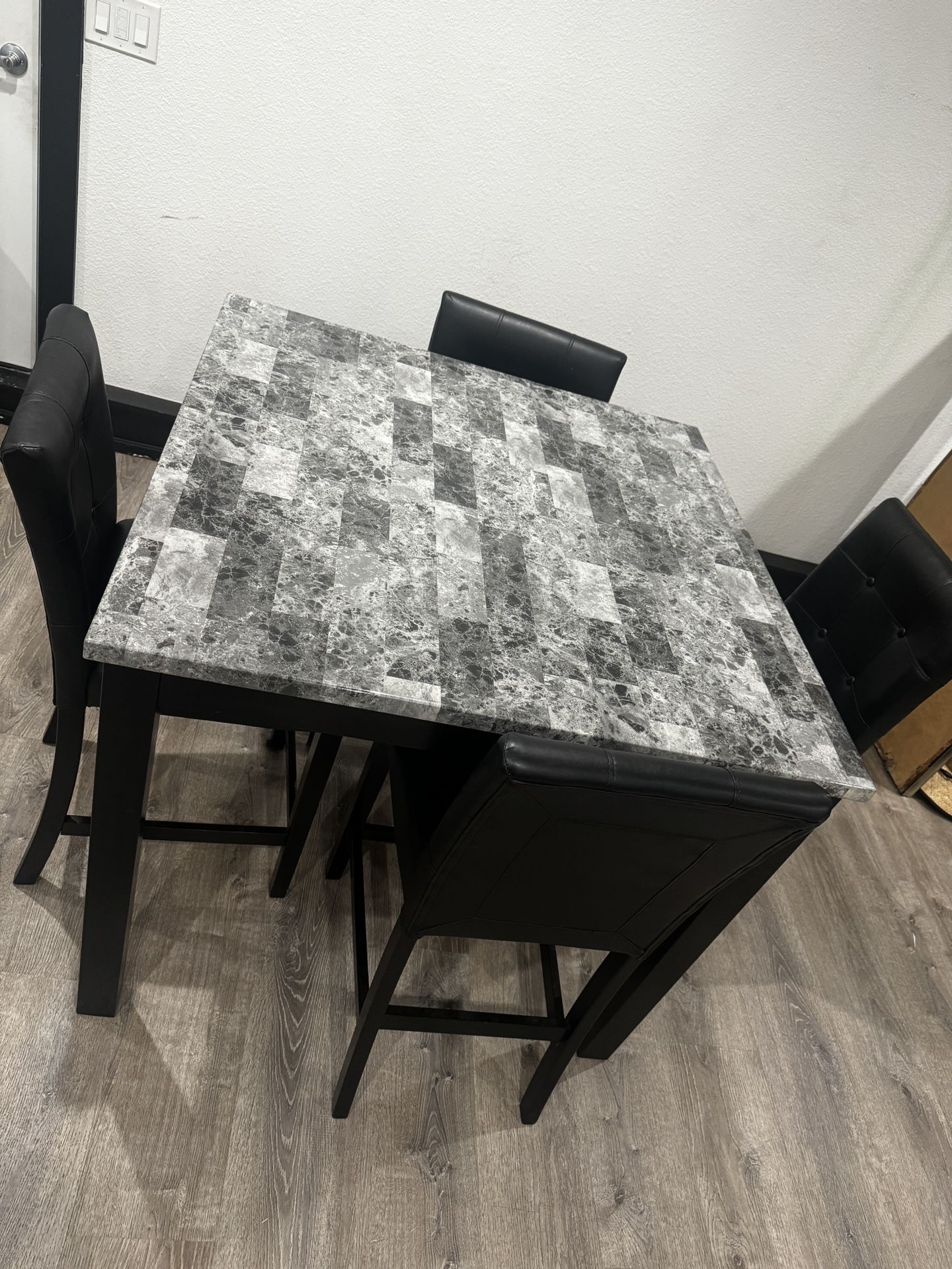 Ashley’s Dining Table Set