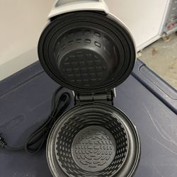 Mini waffle bowl maker