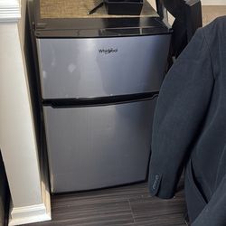 Whirlpool, mini fridge and freezer