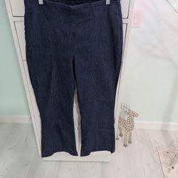 Woman's stretch crop jeans size 14 brand is Inc 