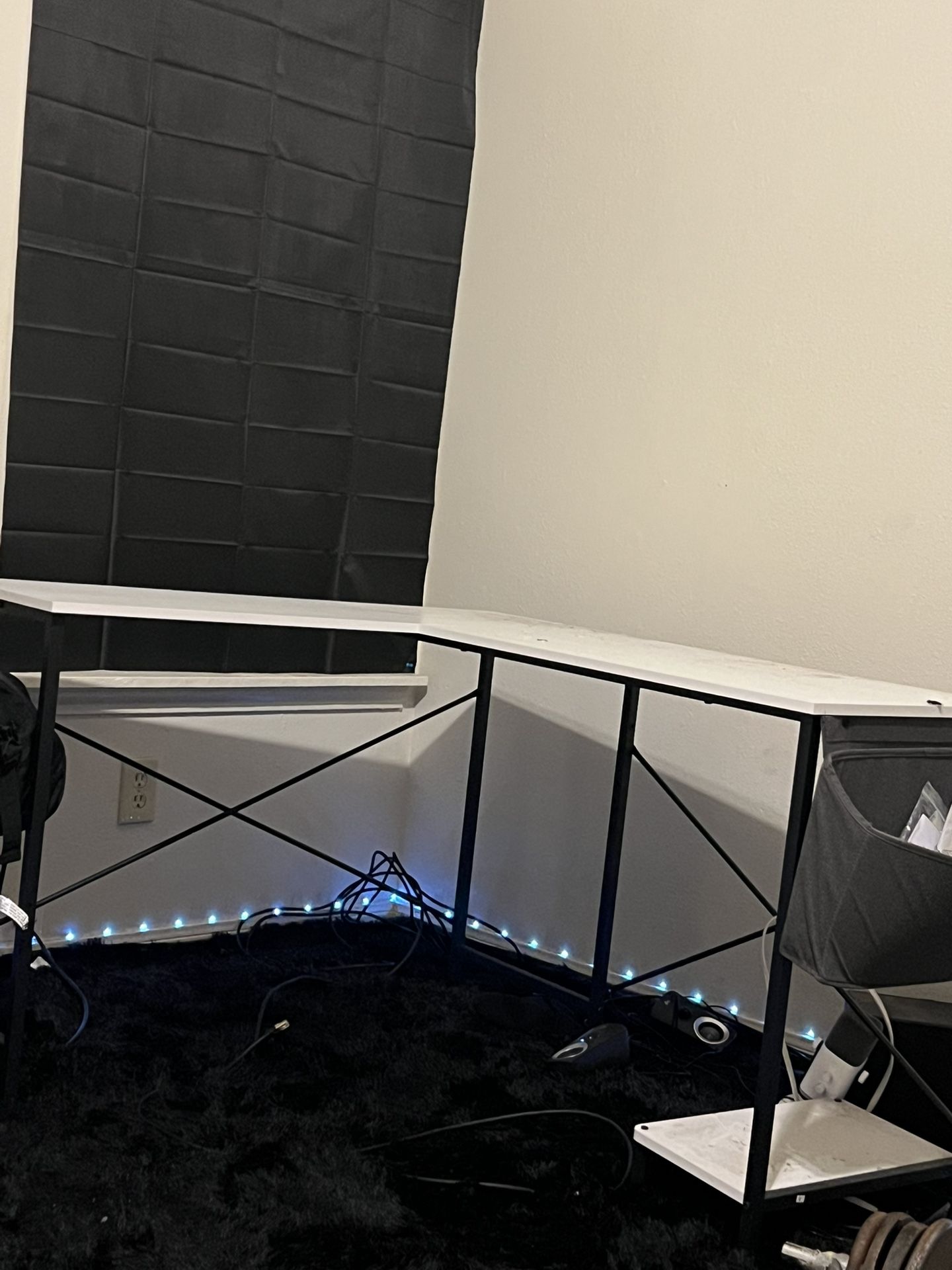 Game/Monitor FREE DESK