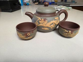Yixing tea pot with cups
