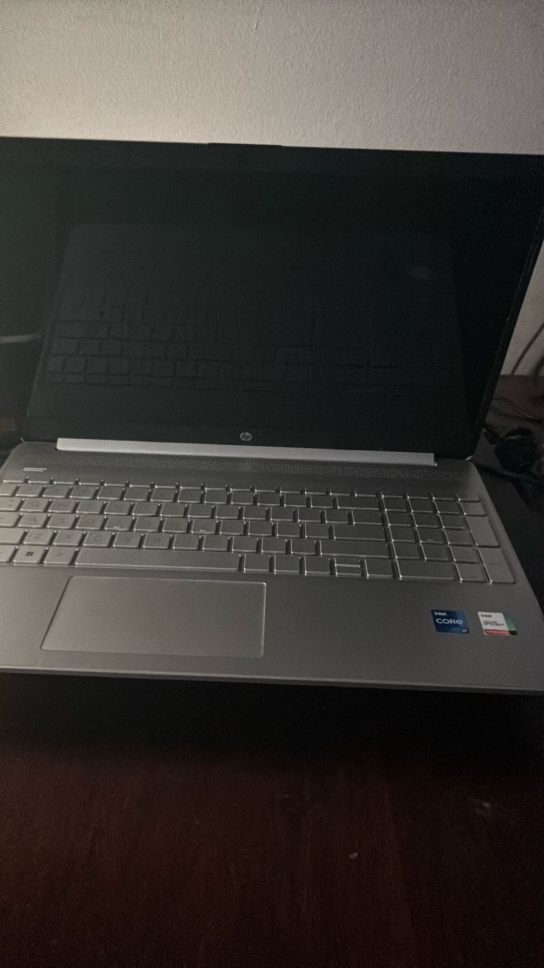 HP Laptop — Intel Core i7 / Iris XE Graphics