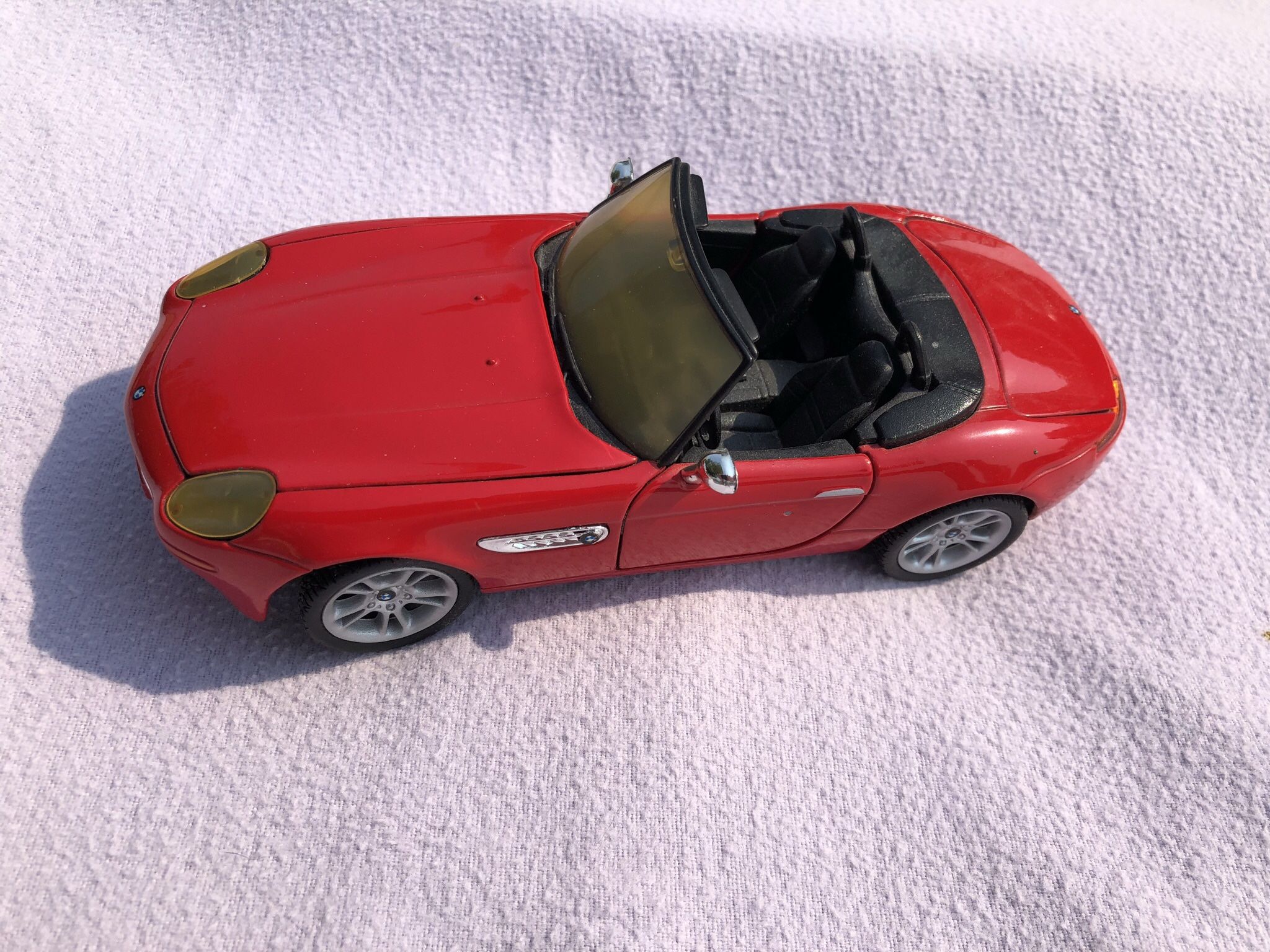 1:24 Scalemodel Diecast Red BMW Z8 Roadster