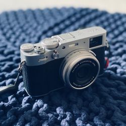 Fujifilm X100v 