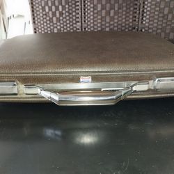 Vintage American Tourister Escort Briefcase