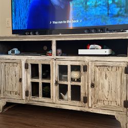 Entertainment center