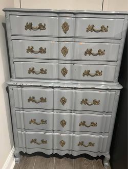 Vintage French Provincial Dresser