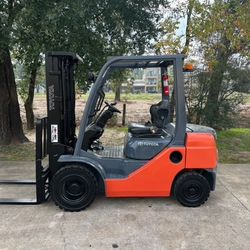 2015 TOYOTA 5,000 Lb.  Capacity Diesel Forklift